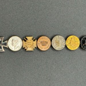 WWI Miniature Award Bar, 6 Items: Wound Badge Black, Uniform Button (gilt), Hindenburg Cross area button, Württemberg Reserve Medal, Hindenburg Cross, Weimar-era Medal, EK2 1914